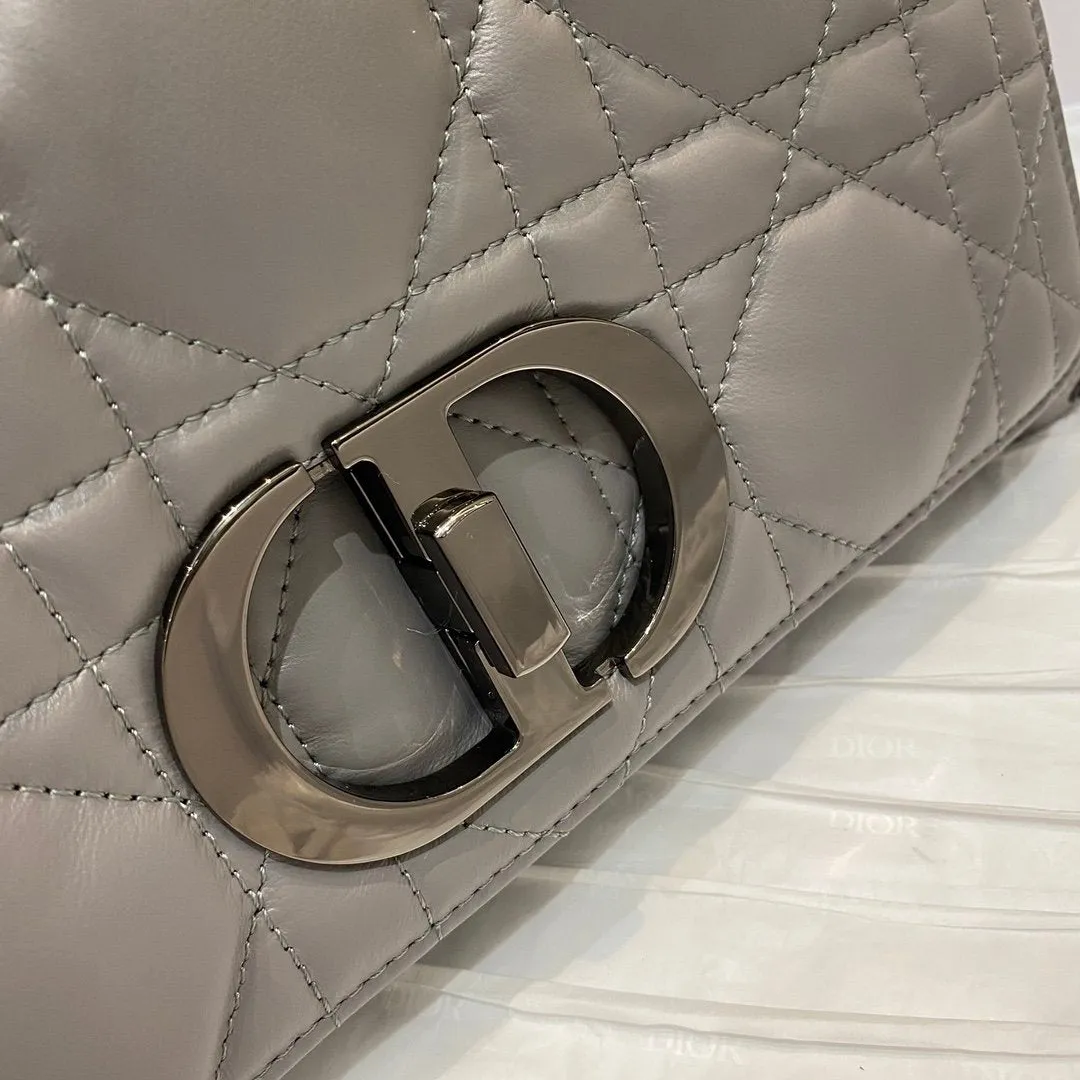DI Medium Caro Bag Gray Padded Macrocannage, Dark Grey, For Women Women’s Handbags, Crossbody Bags, 25cm CD M9242BNGK_M41G