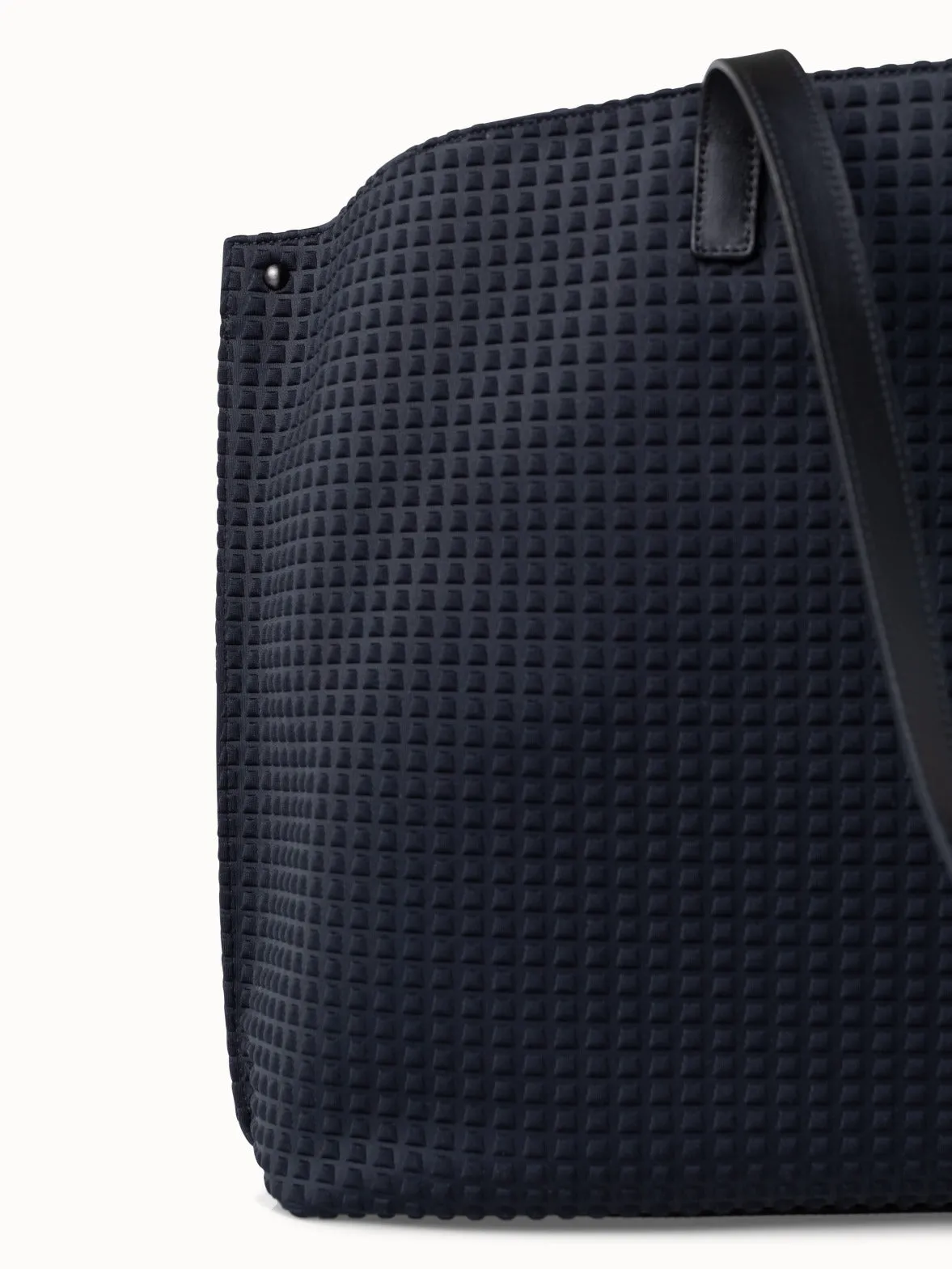 Medium Ai Schultertasche aus Techno Trapezoid Stoff