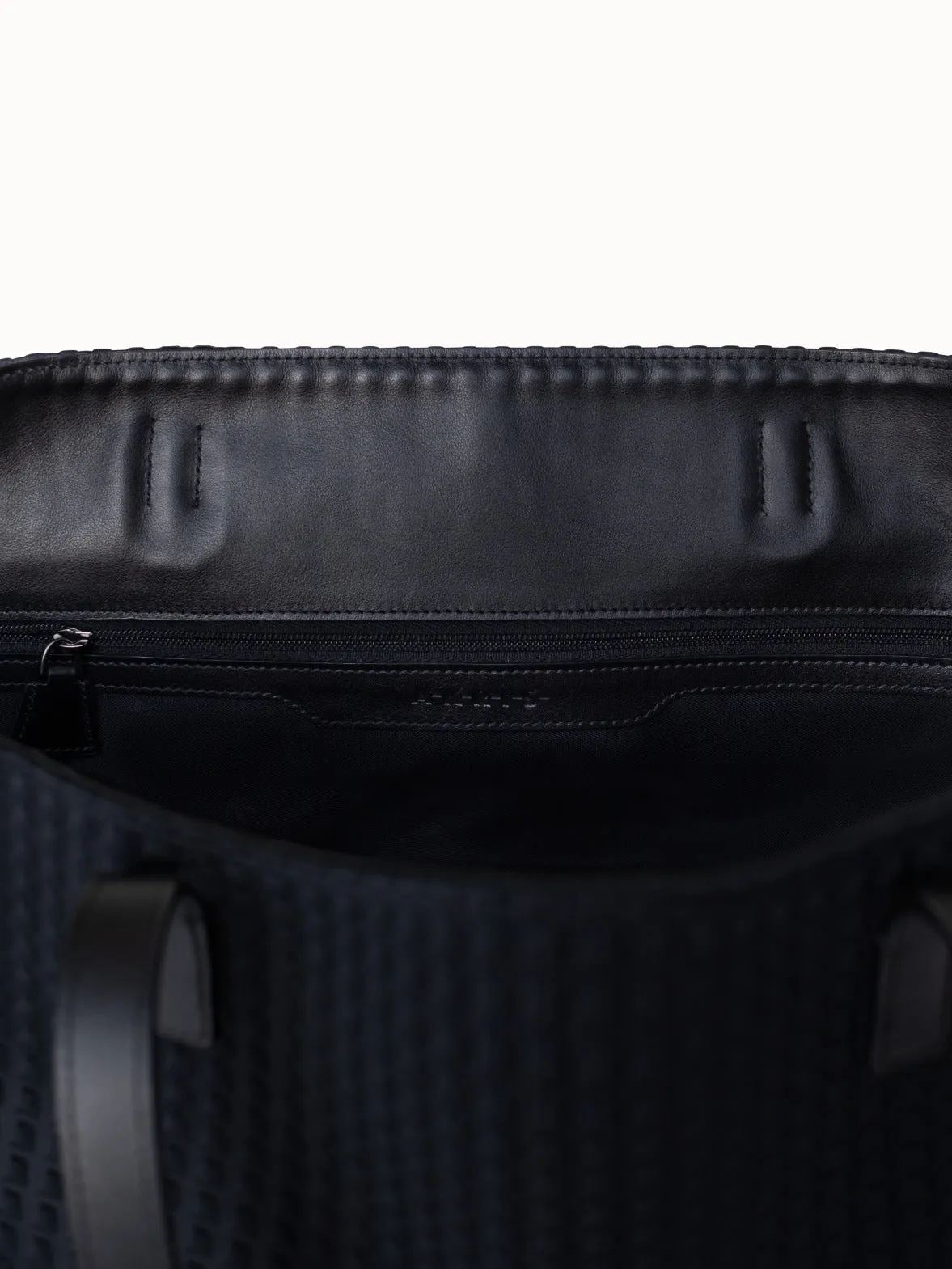 Medium Ai Schultertasche aus Techno Trapezoid Stoff
